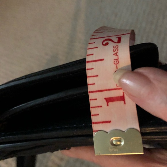 Liz Claiborne Crossbody - Picture 11 of 12